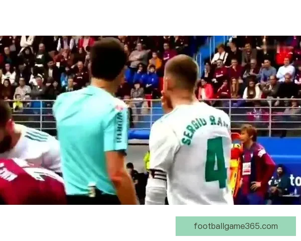 华子坦言比赛替补原因是因内急临时离场上厕所